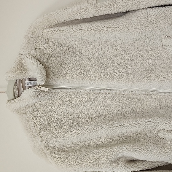 Alo Yoga womens Flurry Sherpa Jacket Faux Fur Coat Size Medium - Picture 10 of 17